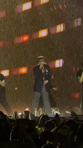 DANCEBREAK TOO BAD ở Mỹ Đình Việt Nam tuyệt đối điện ảnh mưa to kinh khủnh 🇻🇳🐉 chồng iu của em G-Dragon đỉnh vá ❤️‍🔥 #truonggdxx #gdragon #mydinh #hanoi #vietnam 