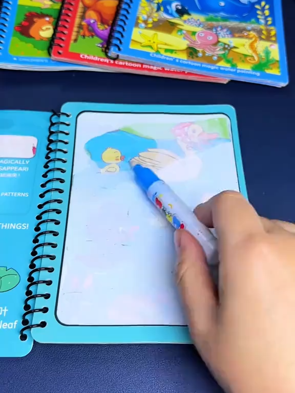 🎨 Tranh Tô Màu Nước Ma Thuật – Bé Tô Là Hiện Hình! Không lem màu, không cần mực – chỉ cần nước là tranh hiện ra lung linh! Có thể tái sử dụng nhiều lần, giúp bé học vẽ mà không lo lãng phí. #TranhTôMàuMaThuật #ĐồChơiGiáoDục #TáiSửDụng #ĐồChơiChoBé #TôMàuThôngMinh