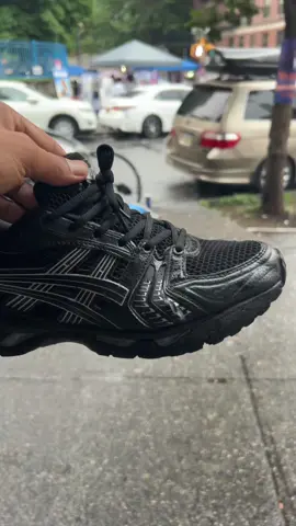 Never did my shoe just rip like this and it’s raining $180 for this???@ASICS talk to me ??#fypシ #relatable #trending #fyp #foryoupage #badquality 