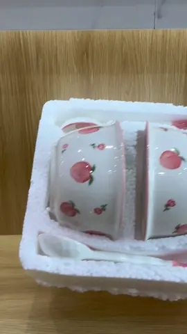 #lythanhdoanh #set2batsutraidao Sét 2 bát sứ hoạ tiết trái đào đáng yêu.#CapCut 