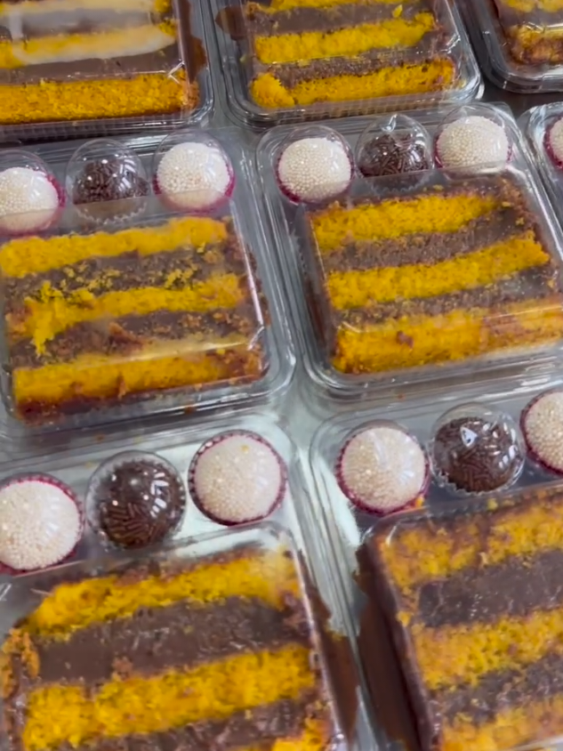 Lindas Embalagens Para fatia de bolo e 3 Docinhos.  #EmbalagemCriativa #EmbalagemParaDoces #EmbalagemGourmet #EmbalagemPersonalizada #EmbalagemLinda #PackagingLovers #PackagingInspiration #EmbalagemQueEncanta #DetalhesQueEncantam #PresenteDoce#DocesFinos #BrigadeirosGourmet #DocesArtesanais #DocesPersonalizados #DocesParaFesta #CaixaDeDoces #DocesEmbalados