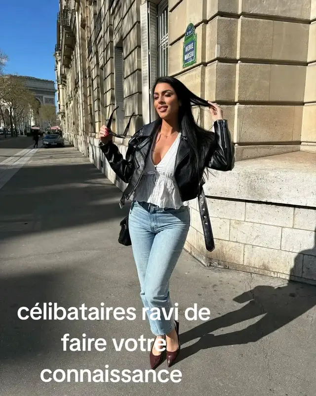 Salut tout le monde, je m'appelle Élodie, et je suis célibataire à la recherche d'une relation sérieuse, et des rencontres réel. J'aime lire, cuisiner, aller au cinéma, faire du sport et écouter de la musique. Je suis donc à la recherche de nouvelles rencontres et d'échanges d'idées. N'hésitez pas de laisser un message au responsable de l'agence.