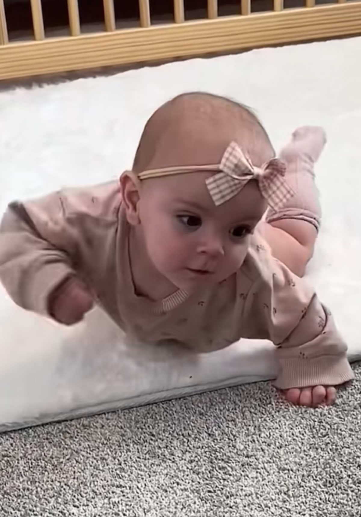 The unique ways that babies crawl 😅🥰 #funny #baby #cute #tiktok 