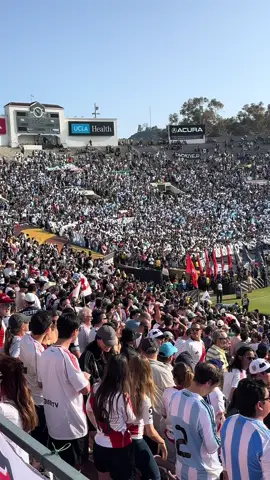 River vs Monterrey, dos hinchadas increíbles, un ambiente único y pura pasión en la cancha 🙌⚽ Gracias fútbol por estos momentos 🇦🇷🇲🇽⚽️ PD: Véanlo hasta el final  #RiverPlate #Monterrey #MundialDeClubes2025 #RoseBowl #ModoCancha #FútbolTotal #Rayados #VamosRiver #VengaRayados #FútbolInternacional”