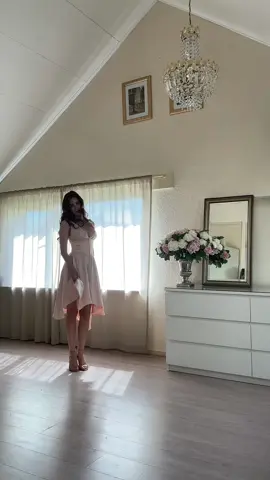 For some reason this dress reminds me of Charlotte York #elegantfashion #classystyle #oldmoney 