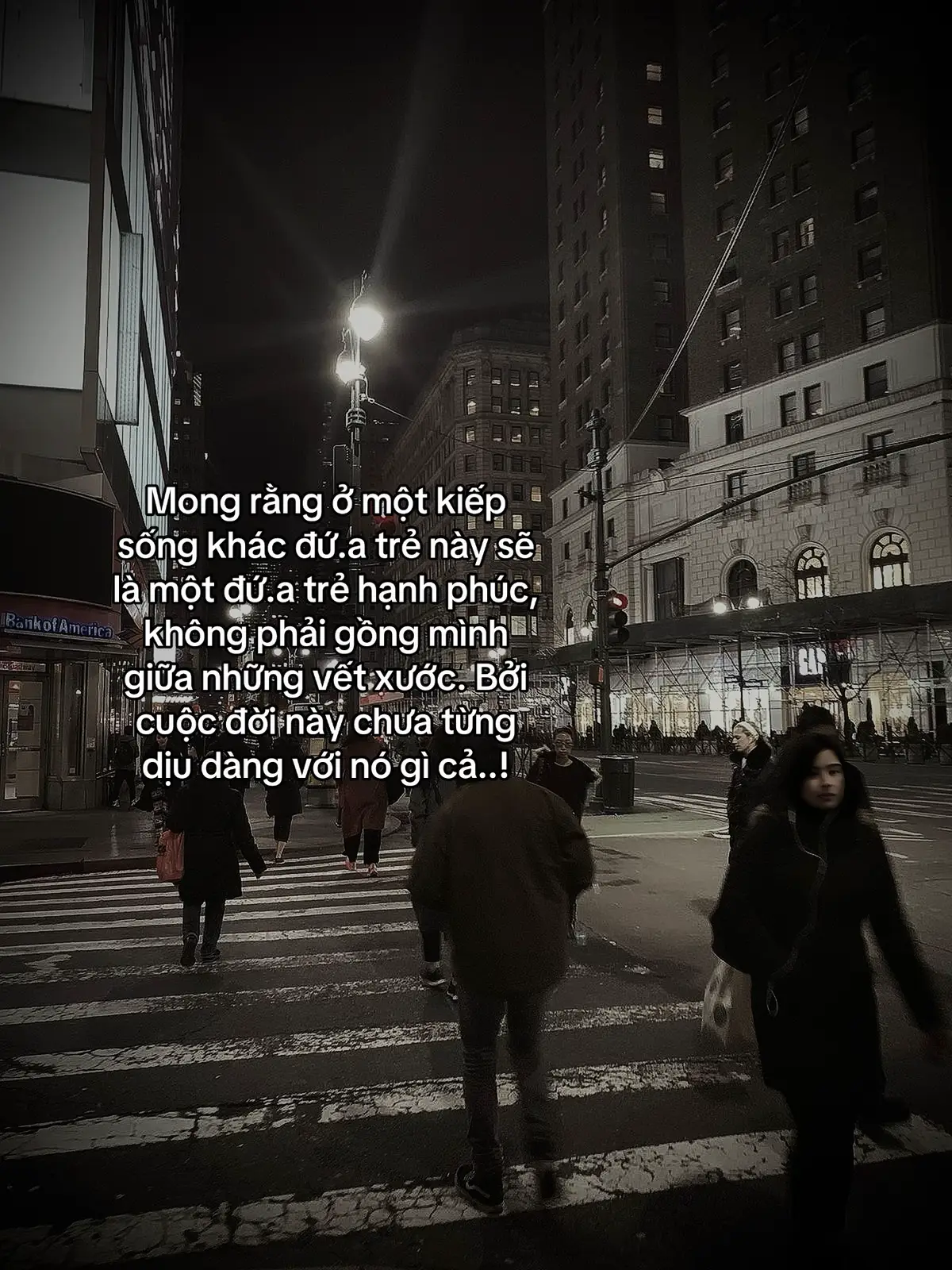 Mong rằng ở một kiếp sống khác đứ.a trẻ này sẽ là một đứ.a trẻ hạnh phúc, không phải gồng mình giữa những vết xước.. Bởi cuộc đời này chưa từng dịu dàng với nó gì cả.