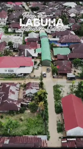 Bertahan Dari Pagi Hingga Malam, Bupati Bassam Kasuba Bersama Ketua Tp-PKK Rifa’at Al Sa’adah Terjun Langsung Bantu Warga Terdampak Banjir #labuha #banjir #bencanaalam #halmaheraselatan #malukuutara #semuaorang #sorotan @semua 