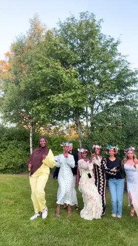 Svensk sommar 🤍🥺✨🍓🍒🍸🍸 #foru #fypsounds #summertime #Summer #vibes #fördig #sverige #sommar 