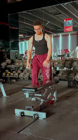 تتمرن الصدر العلوي بالجهاز ولا بالدمبل ؟ #explore #fyp #trending #gym #جيماوي #fypage #fitnessmotivation #foryou #training 