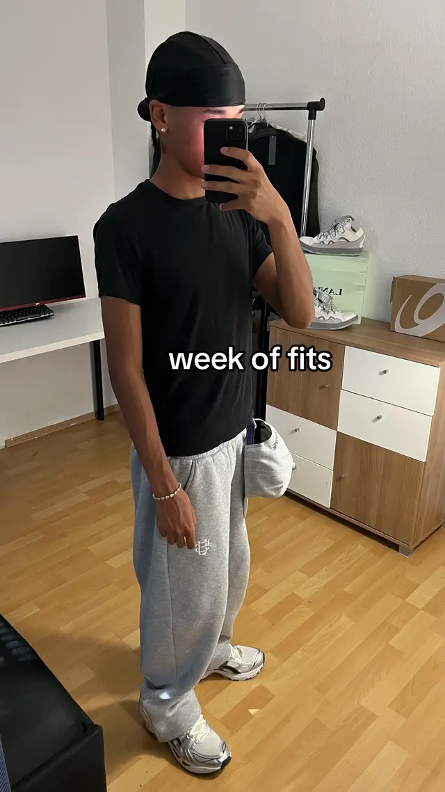 @Pingubuy #fyp #outfitinspo #fashiontiktok #fashion #flaredjeans #streetwear #goviral #jogger #outfits #week #fits #goviral #sneakers 