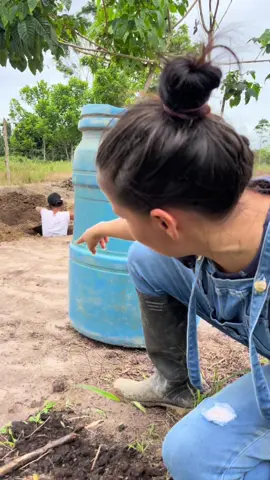 Mujer se mete en búnker con sus hijos 😰😱😱