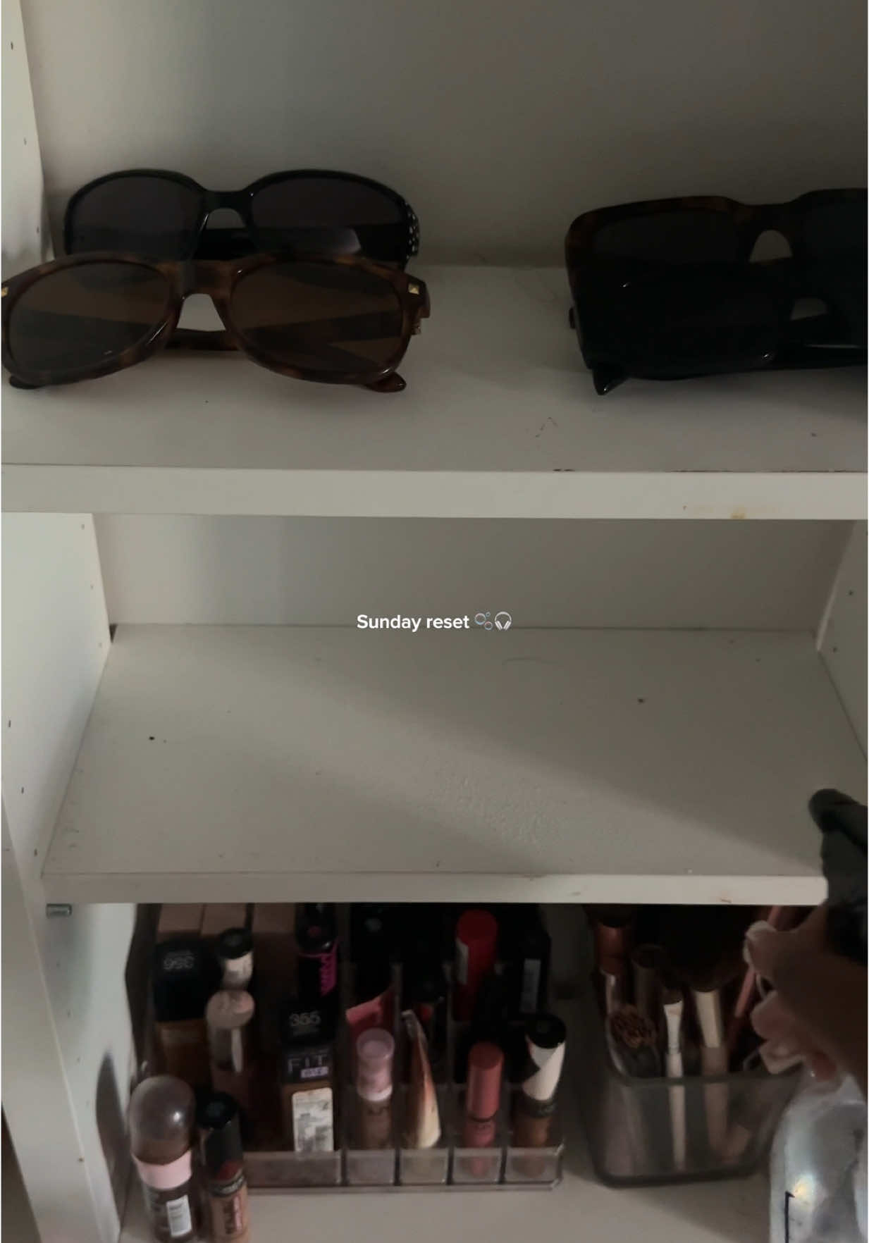 My room needed a real cleaning! Love the Sunday reset 🎧  • • • • • • • • • • • • #creatorsearchinsights #blackgirltiktok #viralvideos #minivlog #microinfluencertiktok #lifemotivation #fypシ゚ #viralcontent #sundayreset #cleaning #roomcleaning #freshlyinher20s #girlssupportgirls #organization #dayinmylife #morningvibes 