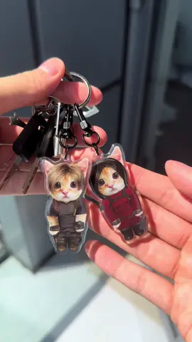 Leon and Ada kitty keychains! 🐱 #residentevil #residentevil4 #re4 #leonkennedy #adawong #re4remake #residentevil4remake 