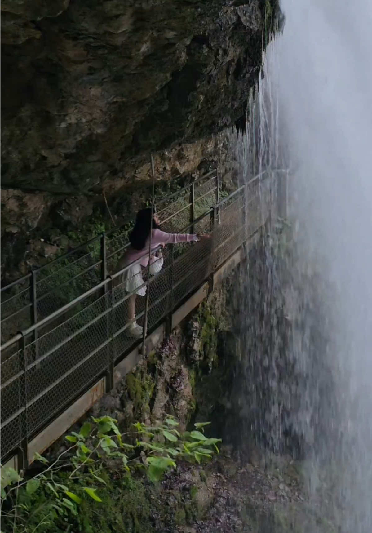 always chasing waterfalls 🏔️🇨🇭 #هايكنج #switzerland #brienz #gissbachfälle  #برينز #سويسرا #foryou 