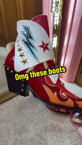 K I found the coolest boots ever. The end. #boots #dopamine #dopaminedressing #shoes #OOTD #cowboyboots #cowgirlboots #westernfashion 
