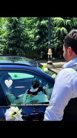 Bir ömrə dəyəcək bir baxışla başladı hər şey… İndi isə həmin baxışın içində bir ömür yaşayacağam🤍