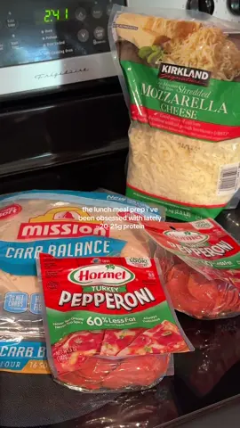 i love a good pizza meal🍕🍕 #mealprep #lunch #mealprepideas #lunchideas #lunchmealprep #Recipe #highprotein 