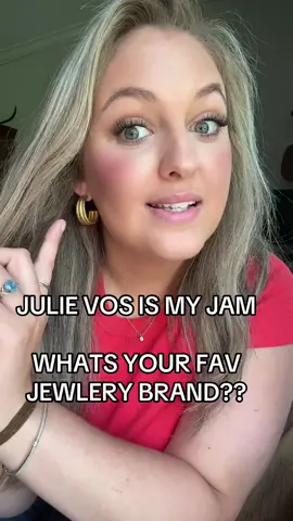 Julie Vos elevates any outfit 🤎 #jewlery #gold #OOTD 