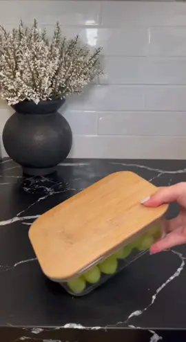 Kit 3 Potes de Vidro Com Tampa de Bambu  Organizador de Geladeira Marmita vai pai Forno Microondas e Freezer. • • • • Gostou ? O link está na bio. #organizaçāo#potesdebanbu#marmita#ᴇxᴘʟᴏʀᴀʀ #potes#vidrostemperados 