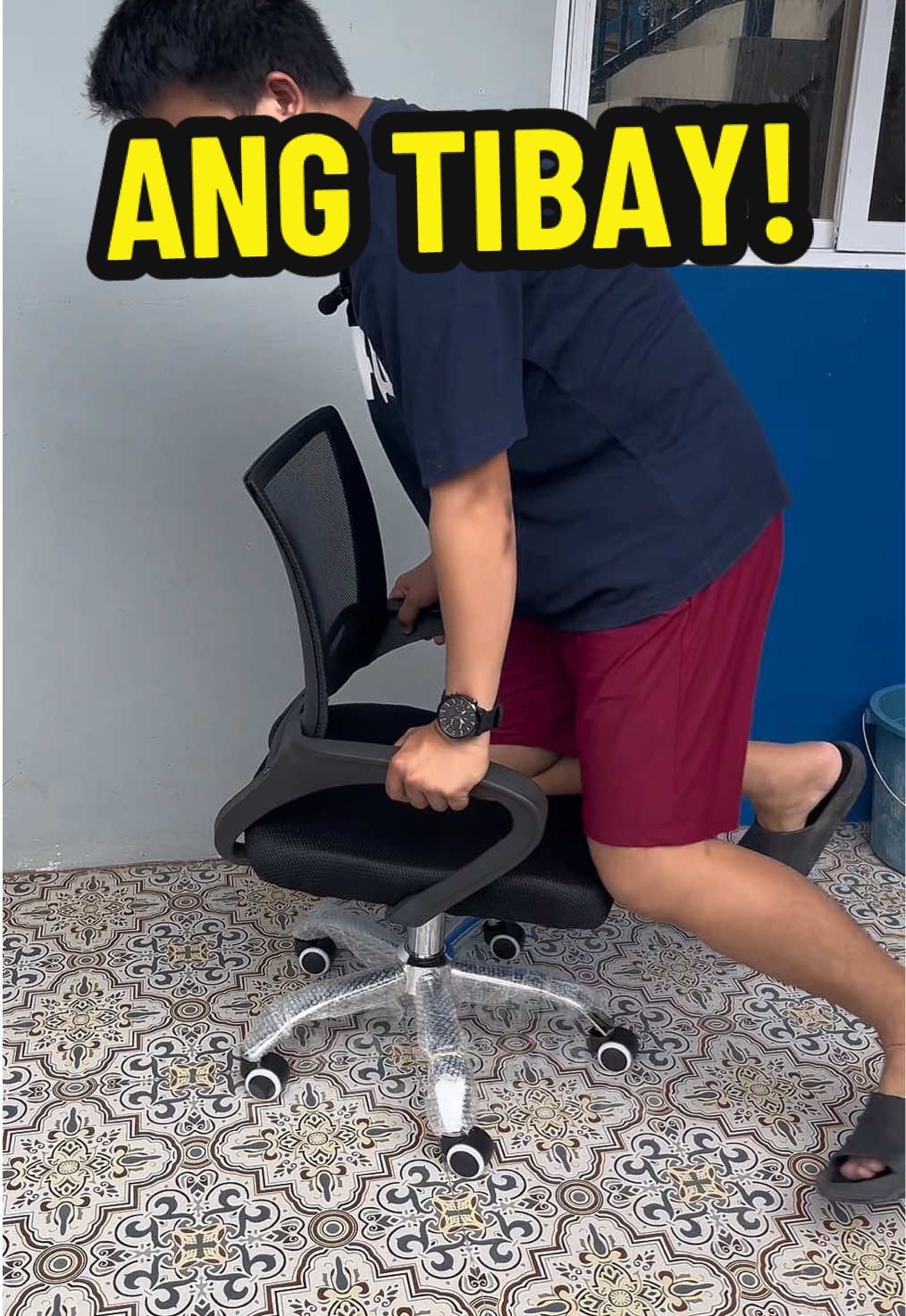 Nagulat ako dahil adjustable na ang seat height, mesh type pa kaya presko at bakal pa yung pinaka paa ng office chair na to #officechair #ergonomicchair #gamingchair #chair 