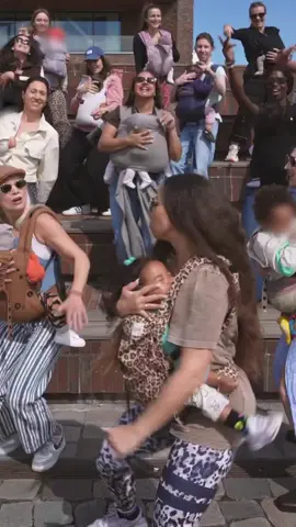 feeling the support of other moms 🫶 #momjam #babydance #dancingmom #momdance #dancingmoms #babycarrier