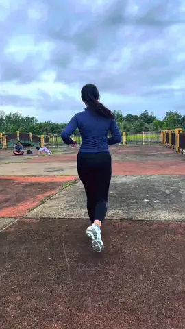 Running tipis2 🏃‍♀️💨 . . #Running #sports  #lamandau #alunalunlamandau #fyp #sundaymorning #positivevibes #CapCut 