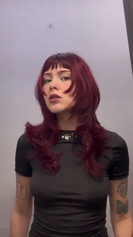 tava já achando meu cabelo meio sem corte, esse tiktok da @mei apareceu na minha fy e eu tive que tentar reproduzir… acho que deu certo, eu ameiii ❤️  minha raiz tá precisando de retoque  #haircut #jellyfishhaircut #layeredhaircut 
