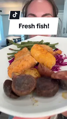 @dk_dangers_dad_ caught us some fish on Lake Superior and it was so good!! #freshfish #laketrout #ithink #chefleh #easydinner #healthydinner 