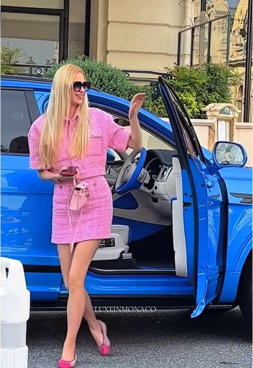A wealthy, beautiful blonde in her blue Bentley Bentayga #Lifestyle #richgirl #monaco #luxurylife #bentley #bentleybentayga 