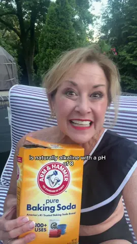 Pool Hack Incoming: Baking Soda can be used to increase the alkalinity, spot cleaning algae, and increasing your pools pH! 🤯 #BakingSodaHacks #FYP #CleanTok
