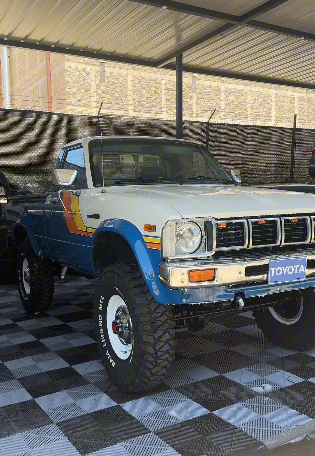 Soapy toyota🧼 • • • #toyota #vintage #truck #tiktokshop #shortbed #1981 #toyota4x4 #4wd #fyp #pickup #toyotasdoitbetter #vintage4x4 #classic #fypシ #oldschool #tiktokautocampaign #carrestoration #hilux #california #the80s #80s #letsgoplaces #carsoftiktok #hippie #retro #cool #adventure #foryoupage #detailing #satisfying 