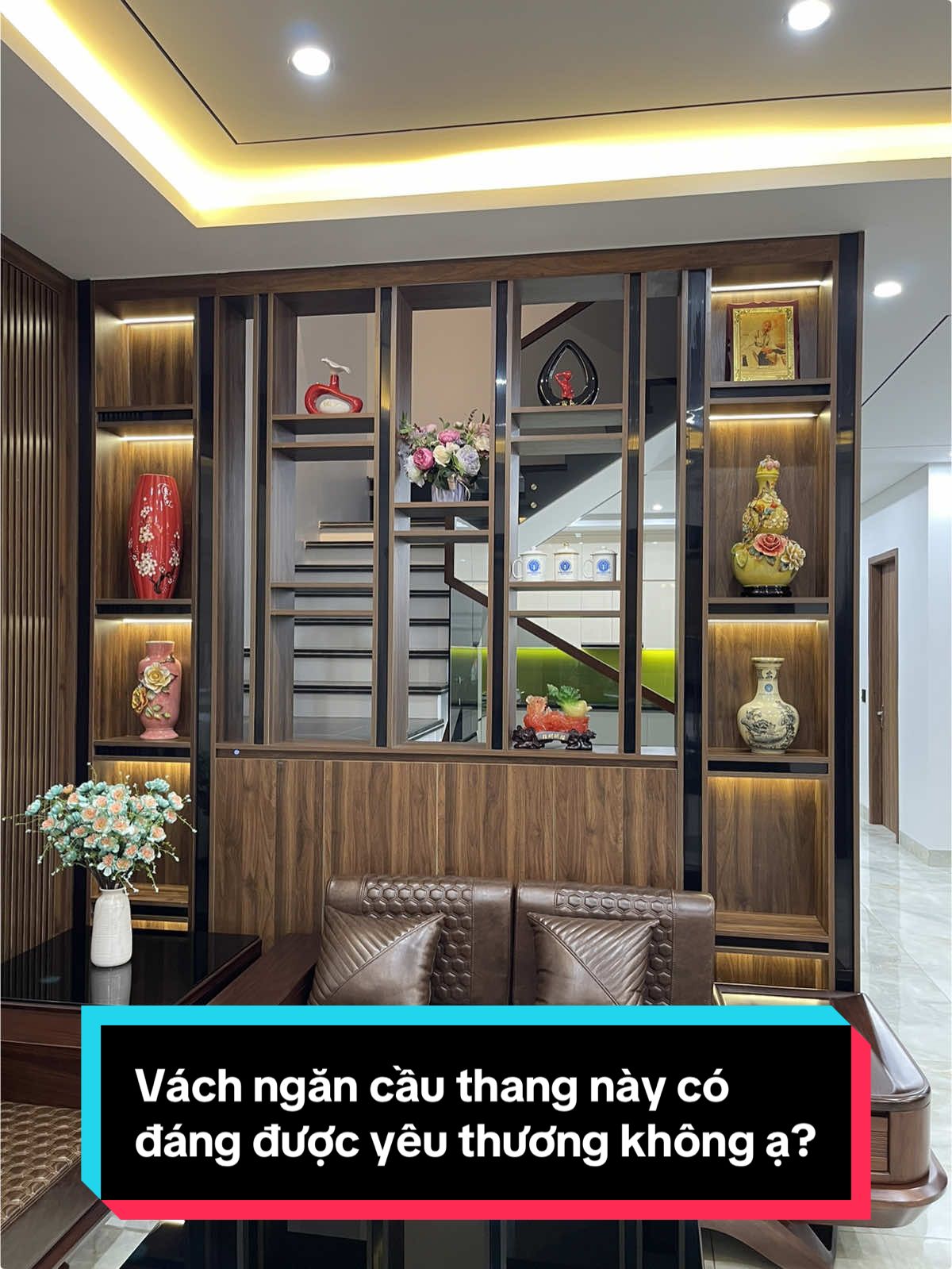 Vách ngăn cầu thang này có  đáng được yêu thương không ạ? #quangnghianoithat #noithat #nộithấtnhàđẹp #thietkenhadep #xuhuongtiktok2025 #xh #thietkenoithat #xuhuong2025 #phongkhach 