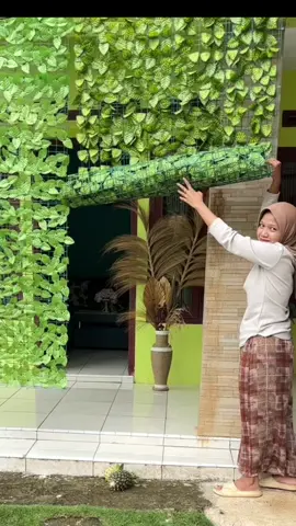 Cantik banget bun aslinya #homedecorideas #dekorasirumah #dekorrumah #fyp #racuntiktok #wibgajian #cuantanpabatas #daunrambatsintetis #daunrambat3meter #daunrambatdinding #daunrambatpagardandinding 