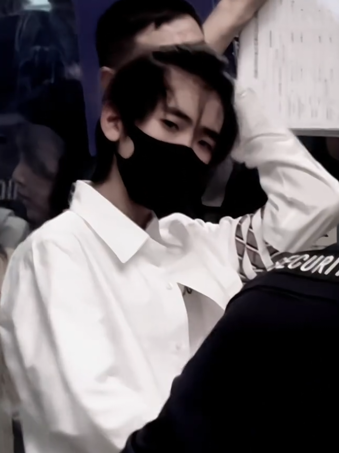 mbaknya gantian dulu yokkk😖 aku paling lemah kalo liat qihan pake baju putih🤧 gantengnya tuh kayak gantengnya cowok2 rapi gitu,,, cre. di vt #zuoqihan #zuoqihan_左奇函💫  #tffamily_4th_generation  #tffamily #tffamily🇨🇳💫 