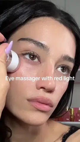 Electric eye massager with red light therapy!  #eyecream #darkcircles #redlighttherapy #eyemassager #skincare #hydratedskin #cleangirl #TikTokShopCreatorPicks #DealsForYouDays #brightening #tiktokmademebuyit #skincareroutine @YCZ Beauty Care Depot @YCZ Care 