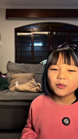Um doce de pessoa! 😂🤝  Foi aqui que pediram um vídeo versão brasileira do @little.marsson então tá aí! ❤️🫰🏼