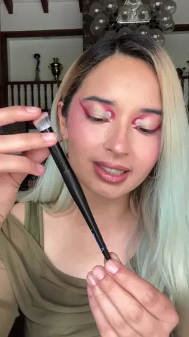 Empecé en el mundo de las redes sociales con contenido de maquillaje artístico 🥹 aún amo maquillar! Es mi trabajo! Amo enseñar, amo mi marca @lauramakeuplabs  y creo en mis productos, pero el rescate animal @rex.endospatas me llena el corazón de una forma que no puedo explicar y también me lo rompe una y otra vez 😔 quiero unir estas dos pasiones y este es el primer lanzamiento que marcará el inicio de esta alianza por los animales 🤩 por favor apóyanos y di no puedes comprar, comparte 💙 puedes comprar  las brochas YA en lauramakeuplabs.co 🇨🇴