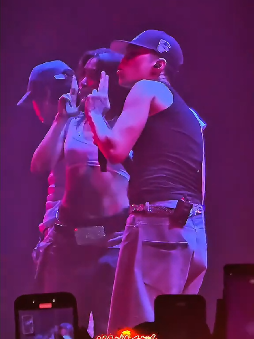 #เทรนด์วันนี้ พ่อลูกผูกจิตบนเวทีไม่มีออมมือ เป็นตาแซ่บเข้ากันมากกก!!💥 #milli #JayPark  #2025JayParkWorldTour #มิลลิ  #SerenadesAndBodyRolls  #SerenadesAndBodyRolls_In_Bangkok #moresojuplease @MILLI @Jay Park (박재범) 