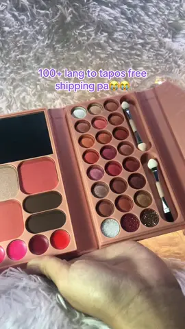 Grabee must havee trending makeup this 2025#creatorsearchinsights #tiktokfinds #viraltiktok #viralproducts #trending #palette #makeuptips 