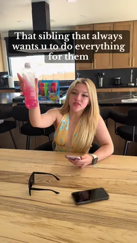 That is meeee 😭 #fyp #foryoupage #foryoupage #funny #funnyvideos #Siblings #skit #crayola #lonatwins #siblings #me #thatsme #yo #spanglish #spanish #viralvideo 