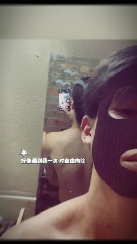 Nguyễn Lê Nhật Minh (2010) là một trong những hot boy của 15/10 với khuôn mặt đẹp trai, cao ráo, body 6 múiii chuẩn gu các chị em cùng với phong cách douyin anh đã thu hút rất nhiều người đặc biệt là các bạn nữ, hiện tại minh đang là hot tiktoker với lượt view và tim siêu khủng