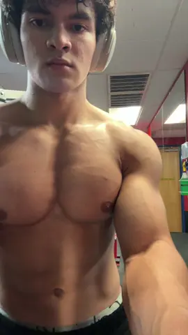 peak shreds, need a cheeseburger #fyp 