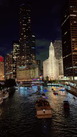 CHICAGO River Night vibes 🌃🇺🇸#usatiktok #chicago 