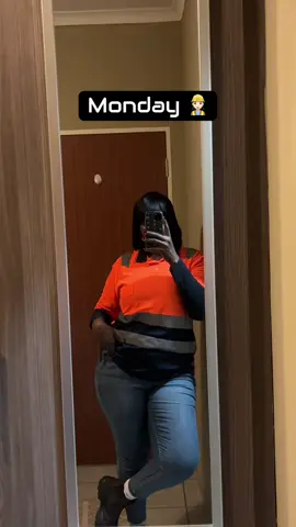 Good Morning 👷🏻‍♀️🧡 #goodmorning #monday #mondaymotivation #choosejoy #safetyofficer #womeninstem #mahlakuseopa #missmahlaku_explores #explorewithmissmahlaku 