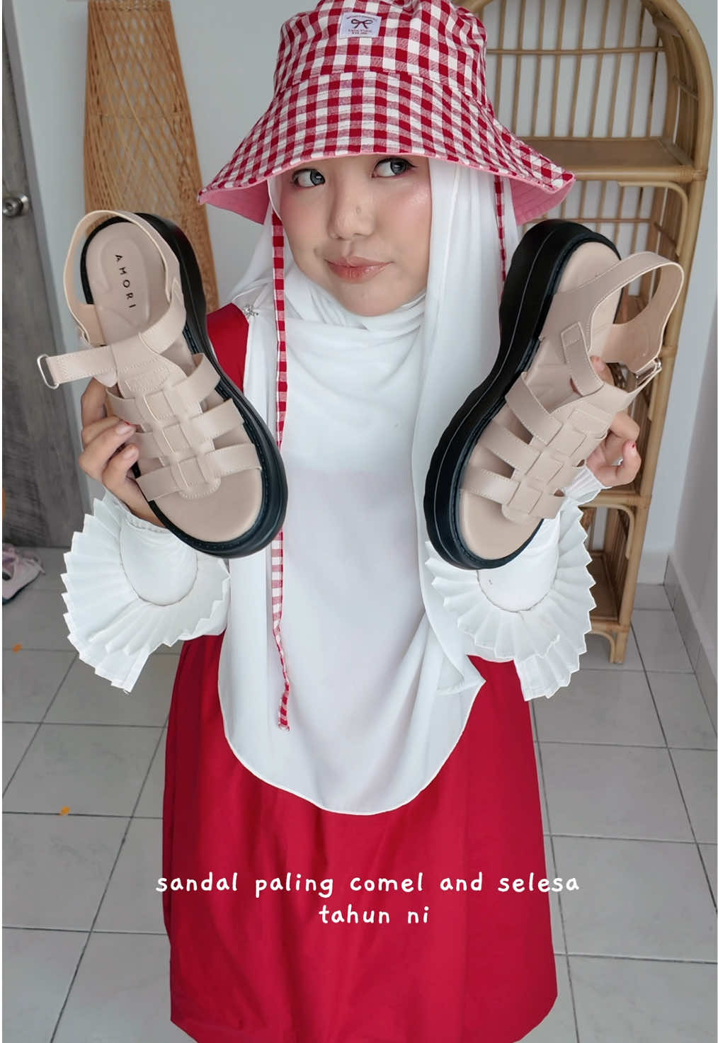 Sandal comel memang lemah aku… lagi-lagi kalau dari Amori 🫣 Cantik dah, selesa pulak tu! Korang wajib try, confirm jatuh hati 👡💗 #Amori #AmoriShoes  #AmoriSandals #sandals #shoes #fashion  #style #flatsandals #koreanlook #koreanootd #kfashioninspo #kbeautystyle #koreanvibes #koreantrend #cute #comfy #OOTD #sandalmurah #selesa #sandalviral #kasut #fyp 