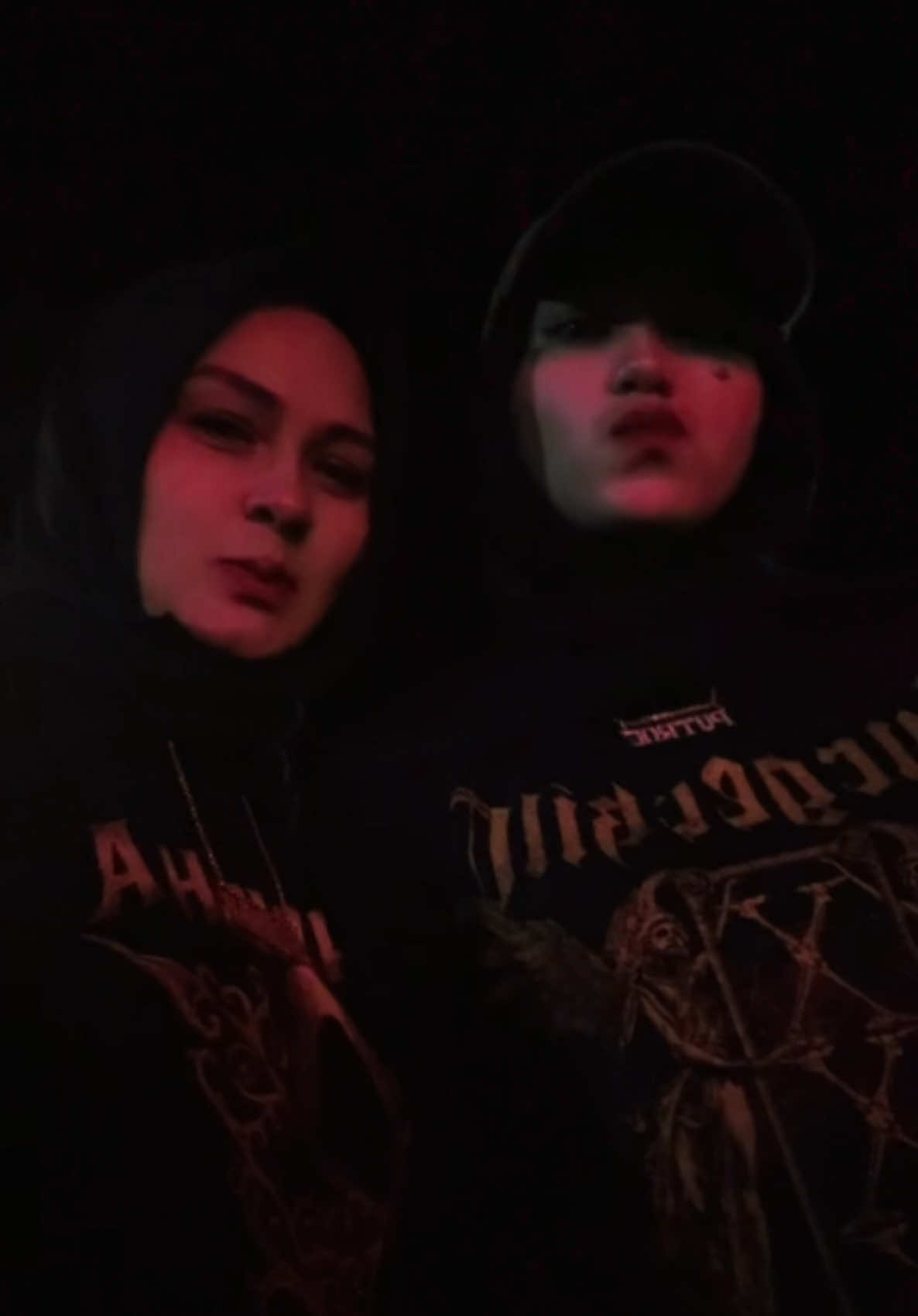 Si gadis yg kemana mana maminya wajib ikut katanya🥰 walau berbeda zaman ank gadis tetep dalam pandangan dan genggaman 💝 #storycutkak💞 #mashaallah #mamiaurel #lhokseumawe #bandaaceh #takengon #acehviral #burgerkill #cewekaceh #aceh #fyp #tiktok 