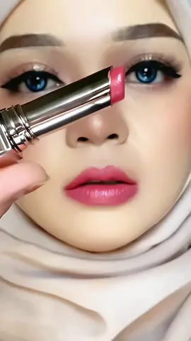 Membalas @Putriqmun @otwoo.id kenapa ga pernah gagal klo bikin lipstick, mulai dr packaging teksture sampe ke warna nya😍✨#makeup#otwoo#otwoolipstick#otwoosatinlipstick#hautelipstick  #SuperBrandFestival #otwooSBF #TikTokBeautyFestlD