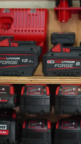 Pin là thứ vô cùng quan trọng và thậm chí quyết định cả hiệu suất máy. #tools #review #handson #test #toolszone #toolszonereview #DIY #milwaukee #battery 