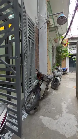 bán nhà  xây mới tại  🫱 Ngõ Lệnh Cư, P. Thổ Quan, Đống Đa, Hà Nội. Nhà diện tích 16/19m2 x 5 tầng, diện tích từ tầng 2 trở lên là 19m2, gồm 3 phòng ngủ và 3 nhà vệ sinh. Nhà nằm tại vị trí trung tâm, gần chợ, trường học các cấp, giao thông đi lại và sinh hoạt thuận tiện. 💢 Giá bán 4.xx tỷ . Sổ đỏ chính chủ.  #nhadep #giare #LearnOnTikTok 