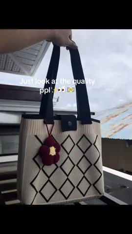 Ganda diba? #shoulderbag #bagforschool #schoolbag #bag #bagforwomen #bagforgirls #bagforladies #handbag #officebag #minimalistbag #aestheticbag #cleangirlbag #trendingbag 